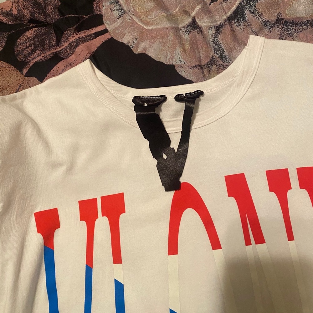 VLONE t shirt - Picture 2 of 3